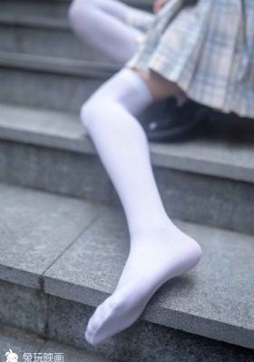 他捧着她的乳峰吮咬玩弄视频_BD国语手机免费观看完整