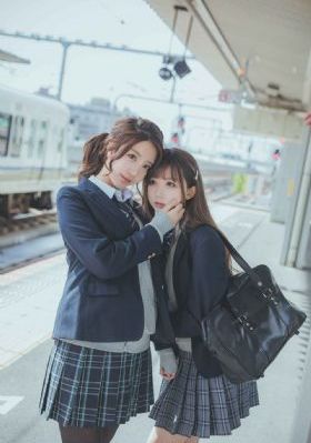 痴漢電車人妻の太腿ワイセツ隠し撮_高清日韩电影在线